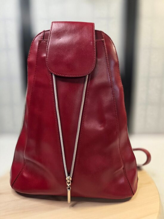 Wilsons Leather Handbags - Wilson Leather Pelle Studio 90's Red Leather Sling Backpack Purse Women Medium